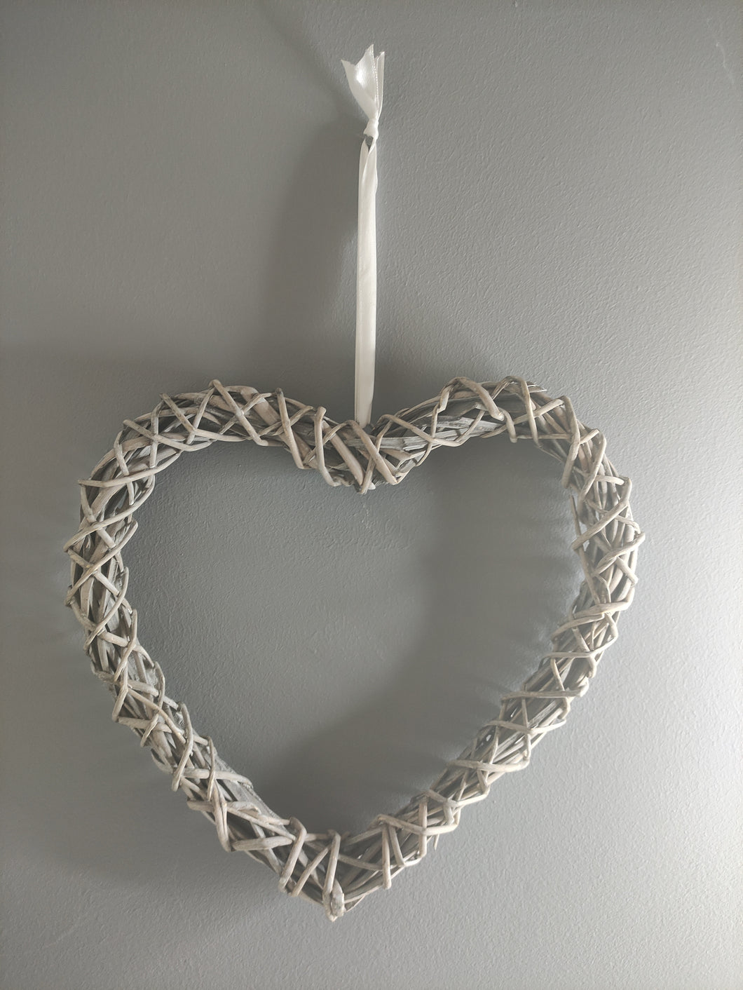 Large Wicker open heart - light grey